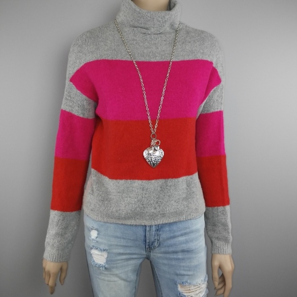 Cliche Sweater‎